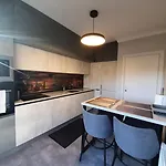 Apartment Tzuba Luxury Coresi Mall *