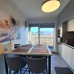 Apartment Tzuba Luxury Coresi Mall *