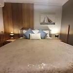 Apartment Tzuba Luxury Coresi Mall