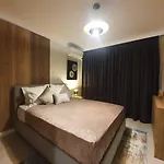 Apartment Tzuba Luxury Coresi Mall *