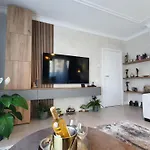 Apartment Tzuba Luxury Coresi Mall
