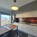 Apartment Tzuba Luxury Coresi Mall *