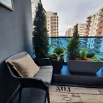 Apartment Tzuba Luxury Coresi Mall *