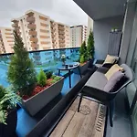 Apartment Tzuba Luxury Coresi Mall *