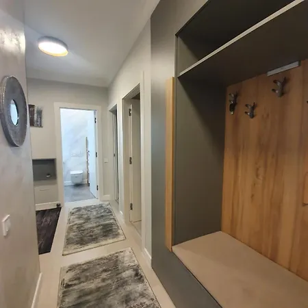 Appartement Tzuba Luxury Coresi Mall