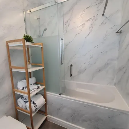 Tzuba Luxury Coresi Mall