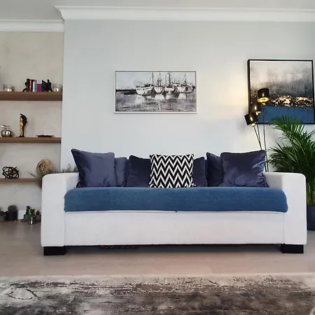 Apartment Tzuba Luxury Coresi Mall