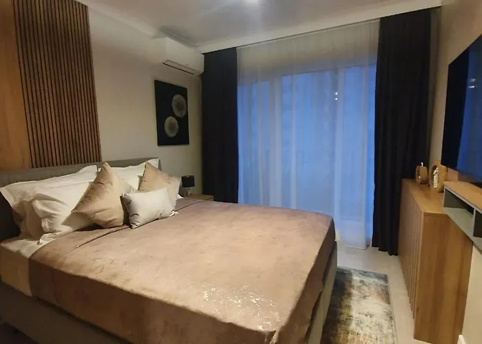 Apartment Tzuba Luxury Coresi Mall