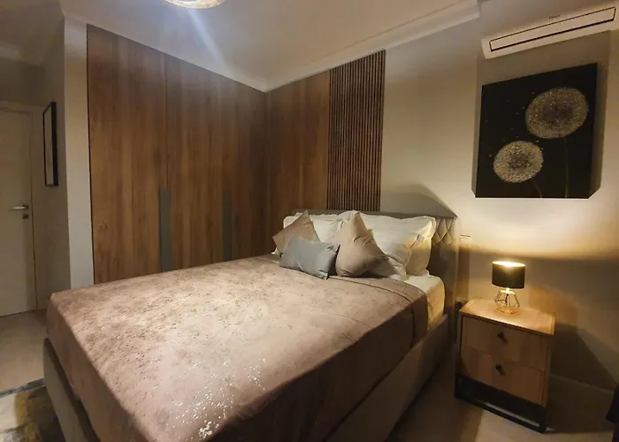 Tzuba Luxury Coresi Mall