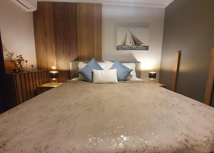 Apartment Tzuba Luxury Coresi Mall