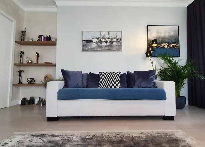 Apartment Tzuba Luxury Coresi Mall